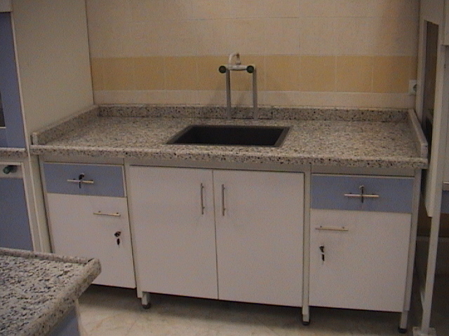سکوی کنار آزمايشگاهي (میز یک طرفه) 