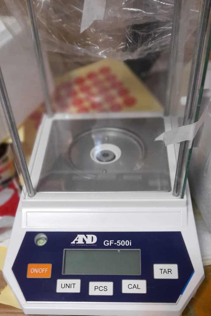 ترازو 0/001 مدل GF500i
